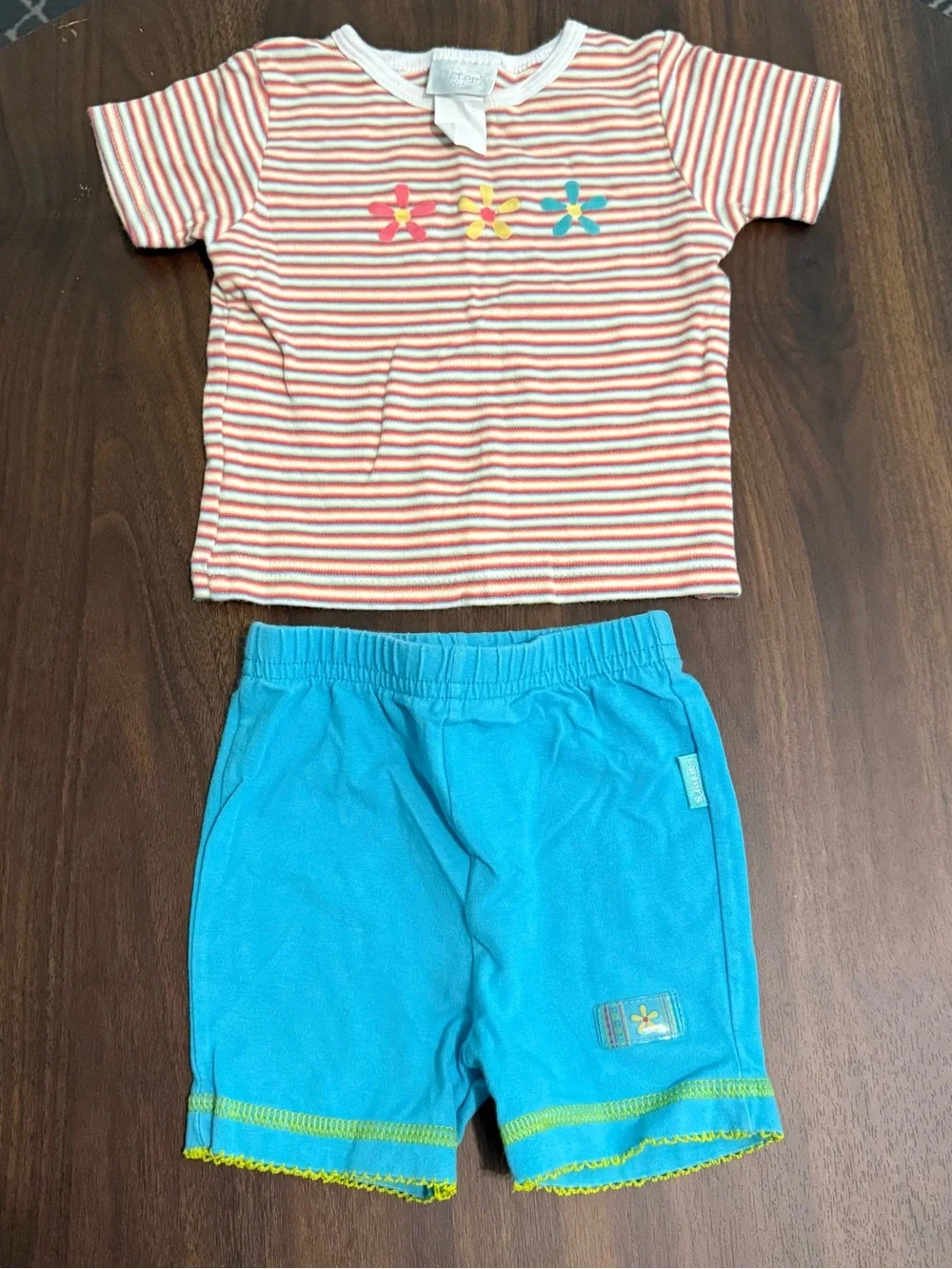 Baby girl vintage Carter’s shirt and shorts set